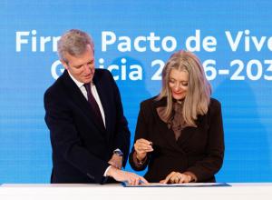 Teresa Suárez Agrasar, presidenta de COAFGA con el presidente de la Xunta, Alfonso Rueda